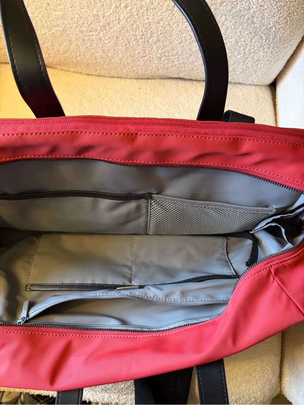 Red Men's Weekender Bag with Black Straps - Picture 4 of 10